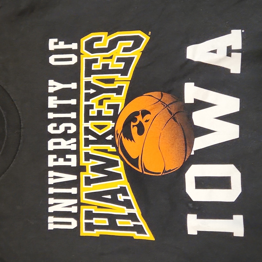 Iowa Hawkeyes Basketball T-Shirt - Picture 2 of 3